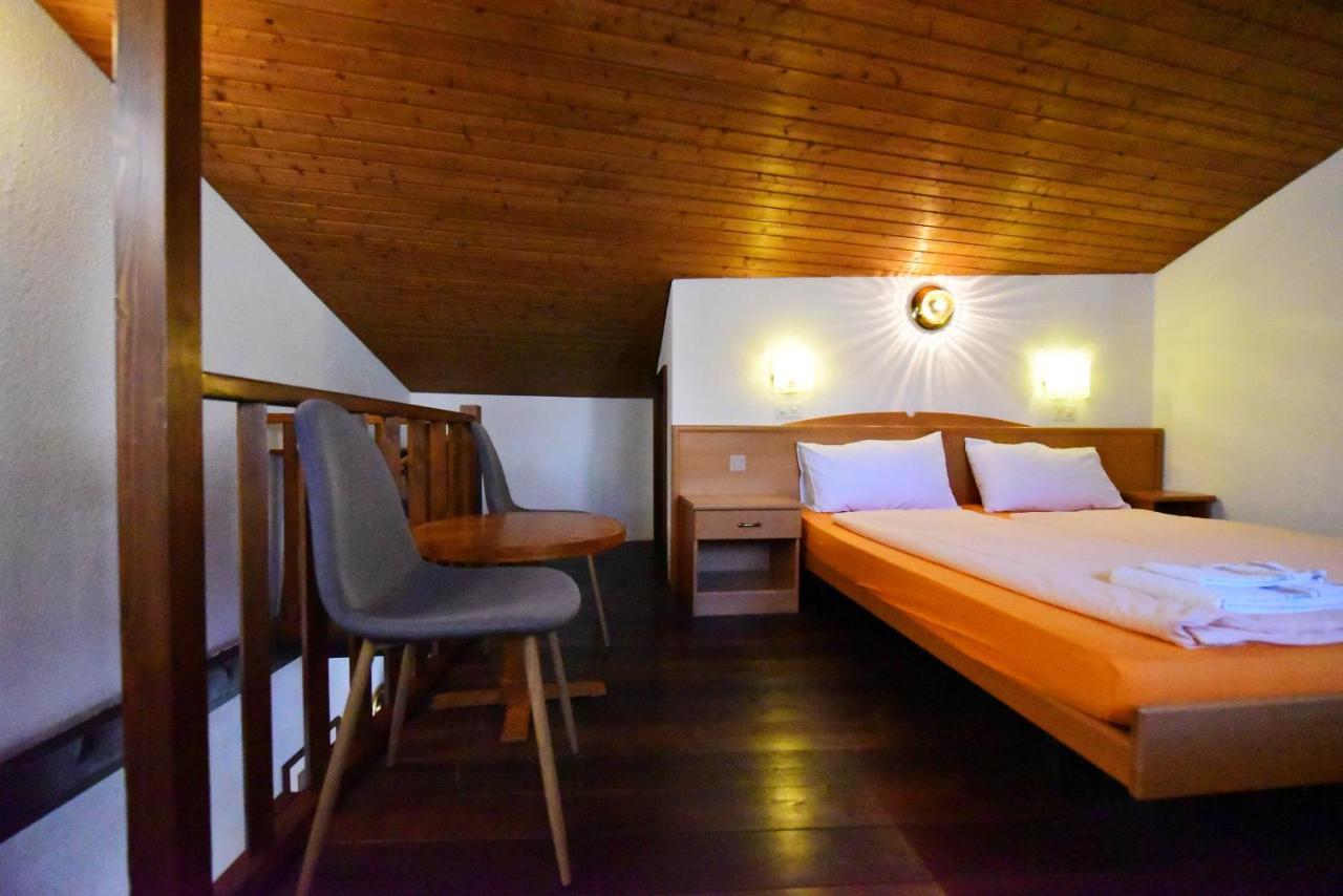 Hotel Pensione Serena Purasca Extérieur photo